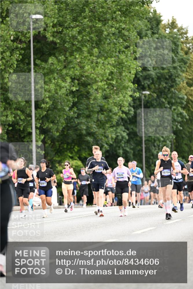 29.06.2025 - hella hamburg halbmarathon Dr. Thomas Lammeyer http://msf.ph/oto/8434606 29.06.2025 10:54:09 Kennedybrücke 1525, 1805, 2437, 2438, 2541, 2716, 2927, 2997, 3070, 4589, 5106, 5479, 5480, 5997, 6680, 6694, 6989, 7679, 8254, 9015, 9162, 9261, 10038, 10060, 10704, 10782, 11030 meine-sportfotos.de
