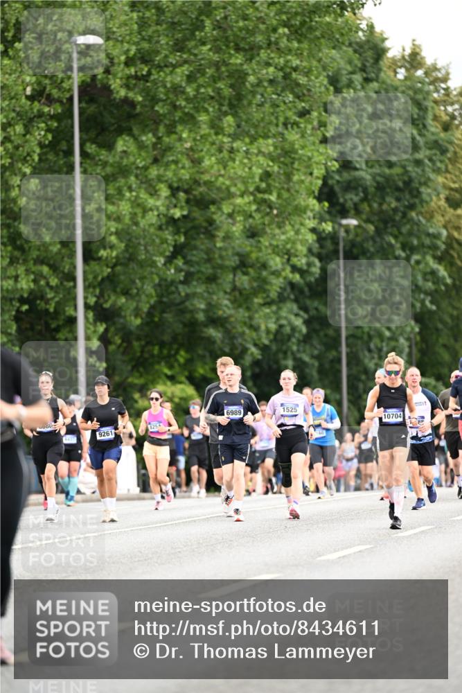 29.06.2025 - hella hamburg halbmarathon Dr. Thomas Lammeyer http://msf.ph/oto/8434611 29.06.2025 10:54:09 Kennedybrücke 1525, 1805, 2437, 2438, 2541, 2716, 2927, 2997, 3070, 4589, 5106, 5479, 5480, 5997, 6680, 6694, 6989, 7679, 8254, 9015, 9162, 9261, 10038, 10060, 10704, 10782, 11030 meine-sportfotos.de