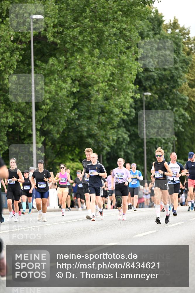 29.06.2025 - hella hamburg halbmarathon Dr. Thomas Lammeyer http://msf.ph/oto/8434621 29.06.2025 10:54:09 Kennedybrücke 1525, 1805, 2437, 2438, 2541, 2716, 2927, 2997, 3070, 4589, 5106, 5479, 5480, 5997, 6680, 6694, 6989, 7679, 8254, 9015, 9162, 9261, 10038, 10060, 10704, 10782, 11030 meine-sportfotos.de