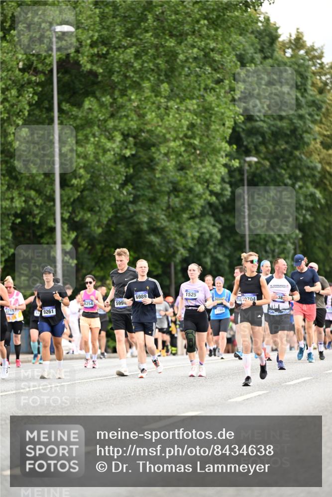 29.06.2025 - hella hamburg halbmarathon Dr. Thomas Lammeyer http://msf.ph/oto/8434638 29.06.2025 10:54:10 Kennedybrücke 1525, 1805, 2437, 2438, 2541, 2927, 2997, 3070, 4589, 5106, 5479, 5480, 5997, 6680, 6694, 6989, 7679, 8254, 9015, 9162, 9261, 10038, 10060, 10704, 10782, 11030 meine-sportfotos.de
