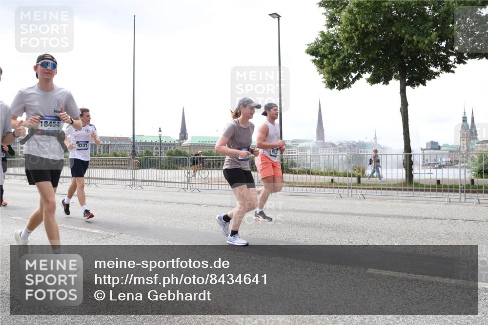 29.06.2025 - hella hamburg halbmarathon Lena Gebhardt http://msf.ph/oto/8434641 29.06.2025 10:44:47 Lombardsbrücke 18454, 9331, 1024, 1273, 1345, 1629, 1924, 2007, 2343, 2610, 2674, 2779, 3506, 3570, 4215, 4275, 4496, 4968, 5355, 5647, 5649, 6002, 6841, 6888, 7216, 8272, 8582, 8907, 9036, 9084, 9085, 9331, 9333, 9397, 9536, 10006, 10303, 10304, 10416, 10562, 10566, 10668, 10707, 11272, 11825, 12198, 12318, 12322, 12394, 12409, 13039, 13261, 13262, 13288, 13330, 13390, 13906, 14091, 14123, 14350, 14654, 14681, 14971, 18454, 18459 meine-sportfotos.de