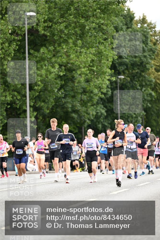 29.06.2025 - hella hamburg halbmarathon Dr. Thomas Lammeyer http://msf.ph/oto/8434650 29.06.2025 10:54:10 Kennedybrücke 1525, 1805, 2437, 2438, 2541, 2927, 2997, 3070, 4589, 5106, 5479, 5480, 5997, 6680, 6694, 6989, 7679, 8254, 9015, 9162, 9261, 10038, 10060, 10704, 10782, 11030 meine-sportfotos.de