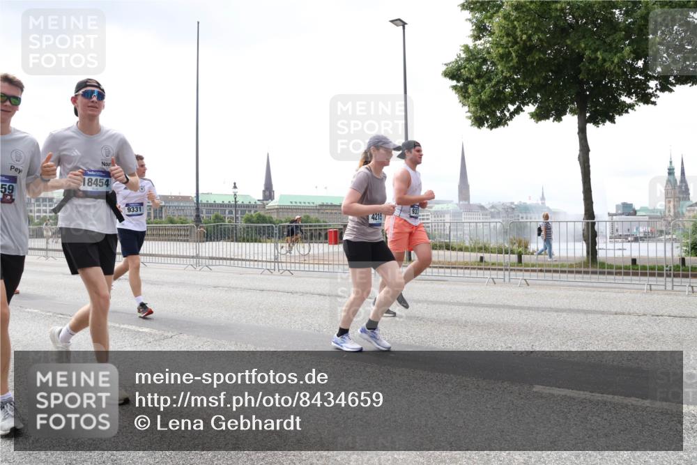 29.06.2025 - hella hamburg halbmarathon Lena Gebhardt http://msf.ph/oto/8434659 29.06.2025 10:44:47 Lombardsbrücke 59, 18454, 9331, 4215, 1024, 1273, 1345, 1629, 1924, 2007, 2343, 2610, 2674, 2779, 3506, 3570, 4215, 4275, 4496, 4968, 5355, 5647, 5649, 6002, 6841, 6888, 7216, 8272, 8582, 8907, 9036, 9084, 9085, 9331, 9333, 9397, 9536, 10006, 10303, 10304, 10416, 10562, 10566, 10668, 10707, 11272, 11825, 12198, 12318, 12322, 12394, 12409, 13039, 13261, 13262, 13288, 13330, 13390, 13906, 14091, 14123, 14350, 14654, 14681, 14971, 18454, 18459 meine-sportfotos.de