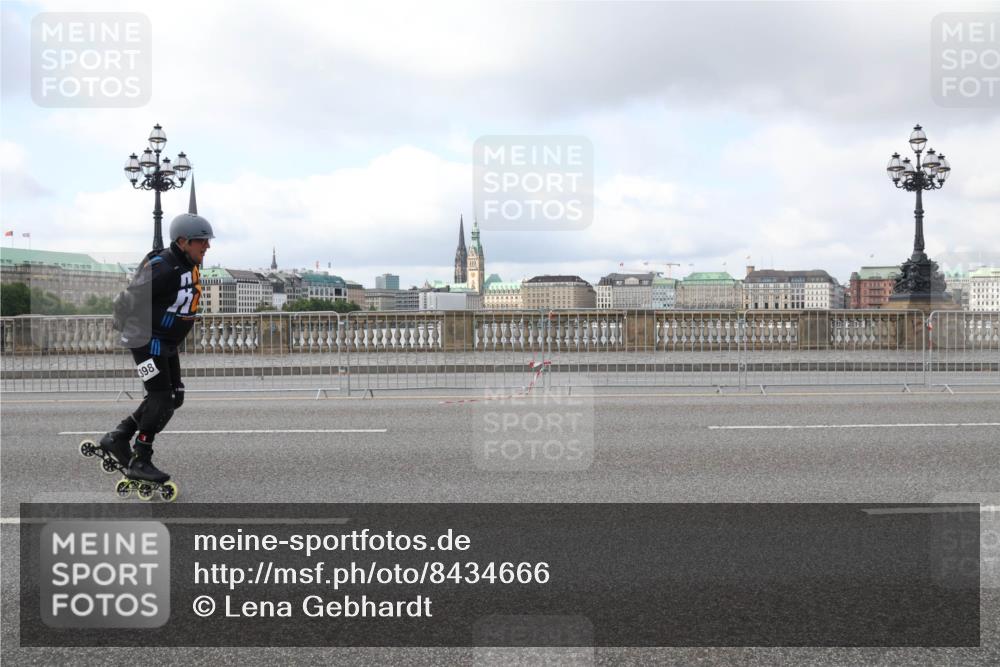 29.06.2025 - hella hamburg halbmarathon Lena Gebhardt http://msf.ph/oto/8434666 29.06.2025 09:01:28 Lombardsbrücke 398 meine-sportfotos.de