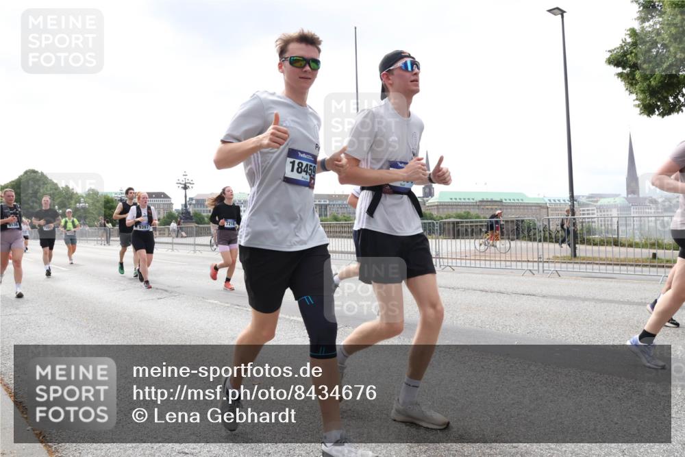 29.06.2025 - hella hamburg halbmarathon Lena Gebhardt http://msf.ph/oto/8434676 29.06.2025 10:44:47 Lombardsbrücke 9536, 7216, 18459, 1024, 1273, 1345, 1629, 1924, 2007, 2343, 2610, 2674, 2779, 3506, 3570, 4215, 4275, 4496, 4968, 5355, 5647, 5649, 6002, 6841, 6888, 7216, 8272, 8582, 8907, 9036, 9084, 9085, 9331, 9333, 9397, 9536, 10006, 10303, 10304, 10416, 10562, 10566, 10668, 10707, 11272, 11825, 12198, 12318, 12322, 12394, 12409, 13039, 13261, 13262, 13288, 13330, 13390, 13906, 14091, 14123, 14350, 14654, 14681, 14971, 18454, 18459 meine-sportfotos.de