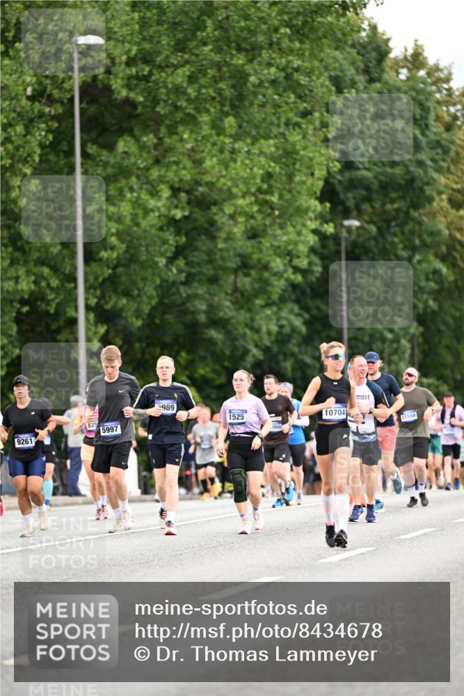 29.06.2025 - hella hamburg halbmarathon Dr. Thomas Lammeyer http://msf.ph/oto/8434678 29.06.2025 10:54:11 Kennedybrücke 1525, 1805, 2437, 2438, 2541, 2927, 2997, 3070, 4589, 5106, 5479, 5480, 5997, 6680, 6694, 6989, 7679, 7755, 8254, 9015, 9162, 9261, 10038, 10060, 10704, 10782, 11030 meine-sportfotos.de