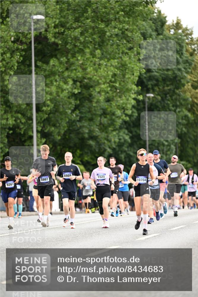 29.06.2025 - hella hamburg halbmarathon Dr. Thomas Lammeyer http://msf.ph/oto/8434683 29.06.2025 10:54:11 Kennedybrücke 1525, 1805, 2437, 2438, 2541, 2927, 2997, 3070, 4589, 5106, 5479, 5480, 5997, 6680, 6694, 6989, 7679, 7755, 8254, 9015, 9162, 9261, 10038, 10060, 10704, 10782, 11030 meine-sportfotos.de