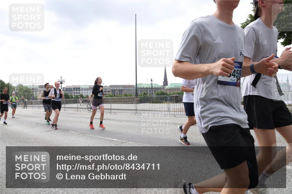 29.06.2025 - hella hamburg halbmarathon Lena Gebhardt http://msf.ph/oto/8434711 29.06.2025 10:44:48 Lombardsbrücke 231, 9397, 459, 1024, 1273, 1345, 1629, 1924, 2007, 2343, 2610, 2674, 2779, 3506, 3570, 4215, 4275, 4496, 4968, 5355, 5647, 5649, 6002, 6841, 6888, 7216, 7912, 8582, 8907, 9036, 9084, 9085, 9331, 9333, 9397, 9536, 10006, 10303, 10304, 10416, 10562, 10566, 10668, 10707, 11272, 11825, 12198, 12318, 12322, 12332, 12394, 12409, 13039, 13261, 13262, 13288, 13330, 13390, 13906, 14091, 14123, 14350, 14654, 14681, 14971, 18454, 18459 meine-sportfotos.de