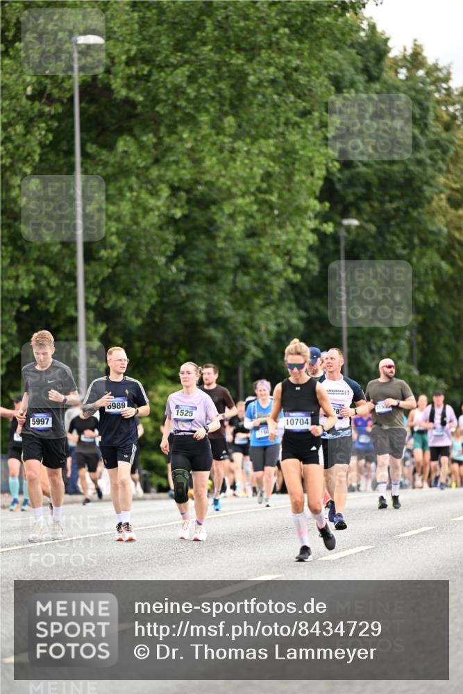 29.06.2025 - hella hamburg halbmarathon Dr. Thomas Lammeyer http://msf.ph/oto/8434729 29.06.2025 10:54:12 Kennedybrücke 1525, 1805, 2541, 2927, 2997, 3070, 4589, 5106, 5997, 6680, 6694, 6989, 7679, 7755, 8254, 9015, 9162, 9261, 10038, 10060, 10704, 10782, 11030 meine-sportfotos.de