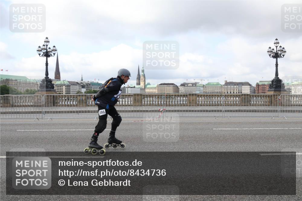 29.06.2025 - hella hamburg halbmarathon Lena Gebhardt http://msf.ph/oto/8434736 29.06.2025 09:01:28 Lombardsbrücke 398 meine-sportfotos.de