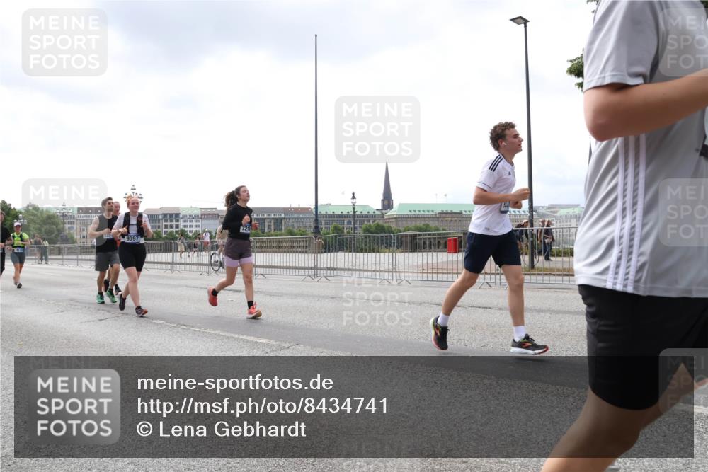 29.06.2025 - hella hamburg halbmarathon Lena Gebhardt http://msf.ph/oto/8434741 29.06.2025 10:44:48 Lombardsbrücke 9397, 65, 1024, 1273, 1345, 1629, 1924, 2007, 2343, 2610, 2674, 2779, 3506, 3570, 4215, 4275, 4496, 4968, 5355, 5647, 5649, 6002, 6841, 6888, 7216, 7912, 8582, 8907, 9036, 9084, 9085, 9331, 9333, 9397, 9536, 10006, 10303, 10304, 10416, 10562, 10566, 10668, 10707, 11272, 11825, 12198, 12318, 12322, 12332, 12394, 12409, 13039, 13261, 13262, 13288, 13330, 13390, 13906, 14091, 14123, 14350, 14654, 14681, 14971, 18454, 18459 meine-sportfotos.de