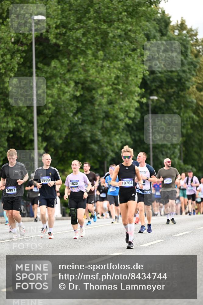 29.06.2025 - hella hamburg halbmarathon Dr. Thomas Lammeyer http://msf.ph/oto/8434744 29.06.2025 10:54:12 Kennedybrücke 1525, 1805, 2541, 2927, 2997, 3070, 4589, 5106, 5997, 6680, 6694, 6989, 7679, 7755, 8254, 9015, 9162, 9261, 10038, 10060, 10704, 10782, 11030 meine-sportfotos.de