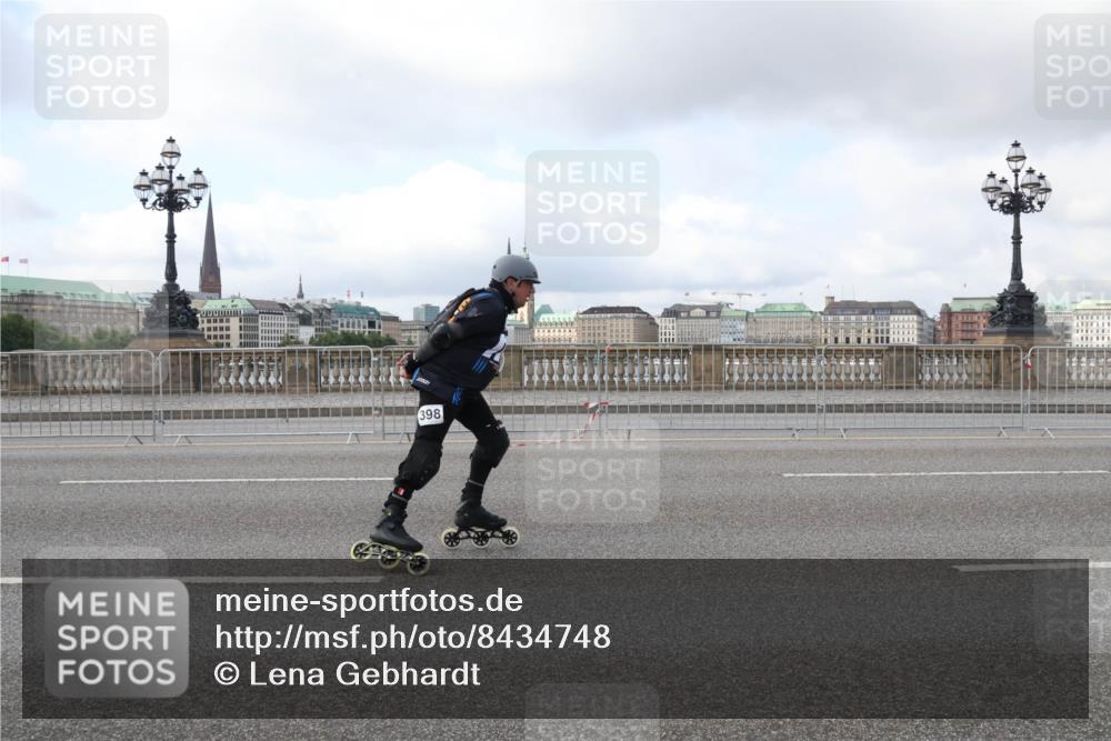 29.06.2025 - hella hamburg halbmarathon Lena Gebhardt http://msf.ph/oto/8434748 29.06.2025 09:01:28 Lombardsbrücke 398 meine-sportfotos.de