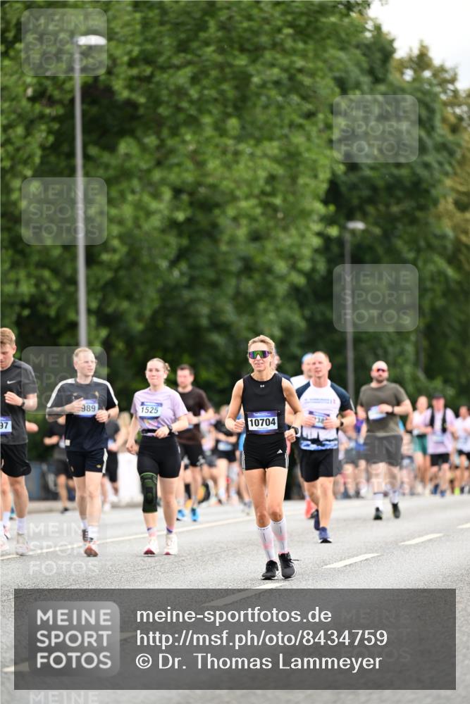 29.06.2025 - hella hamburg halbmarathon Dr. Thomas Lammeyer http://msf.ph/oto/8434759 29.06.2025 10:54:13 Kennedybrücke 1525, 1805, 2541, 2927, 2997, 3070, 4589, 5106, 5997, 6680, 6694, 6989, 7679, 7755, 8254, 9015, 9162, 9261, 10038, 10060, 10704, 10782, 11030 meine-sportfotos.de