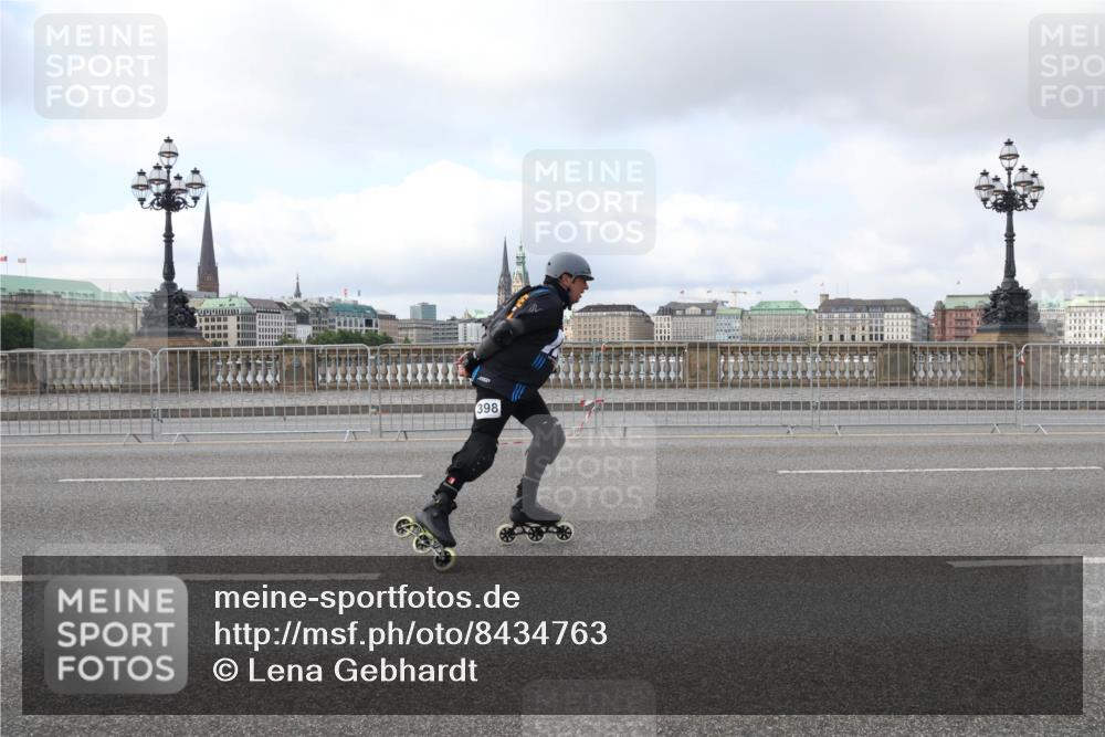 29.06.2025 - hella hamburg halbmarathon Lena Gebhardt http://msf.ph/oto/8434763 29.06.2025 09:01:28 Lombardsbrücke 398 meine-sportfotos.de