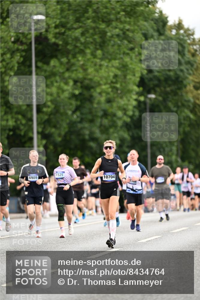 29.06.2025 - hella hamburg halbmarathon Dr. Thomas Lammeyer http://msf.ph/oto/8434764 29.06.2025 10:54:13 Kennedybrücke 1525, 1805, 2541, 2927, 2997, 3070, 4589, 5106, 5997, 6680, 6694, 6989, 7679, 7755, 8254, 9015, 9162, 9261, 10038, 10060, 10704, 10782, 11030 meine-sportfotos.de