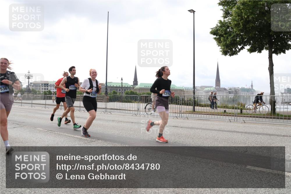 29.06.2025 - hella hamburg halbmarathon Lena Gebhardt http://msf.ph/oto/8434780 29.06.2025 10:44:49 Lombardsbrücke 536, 1657, 12318, 9397, 7216, 1024, 1273, 1345, 1629, 1924, 2007, 2674, 2779, 3506, 3570, 4215, 4275, 4496, 4968, 5190, 5355, 5647, 5649, 6002, 6841, 6888, 7216, 7699, 7912, 8582, 8907, 9036, 9084, 9085, 9331, 9333, 9397, 9536, 10006, 10303, 10304, 10416, 10562, 10566, 10668, 10707, 11272, 11825, 12198, 12318, 12332, 12334, 12394, 12409, 13039, 13261, 13262, 13288, 13330, 13390, 13906, 14091, 14123, 14350, 14681, 14971, 18454, 18459 meine-sportfotos.de