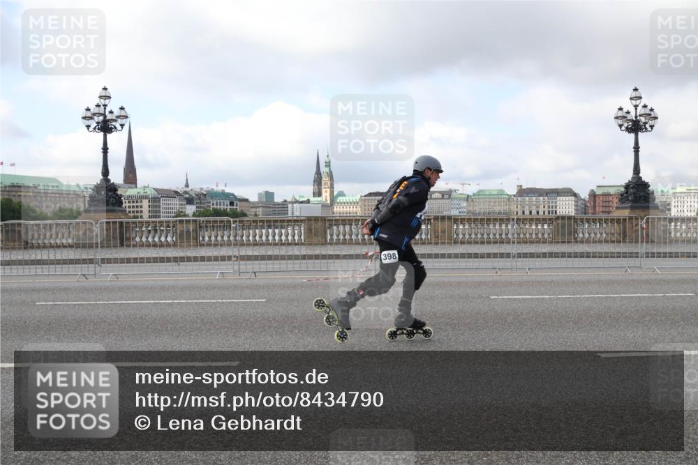 29.06.2025 - hella hamburg halbmarathon Lena Gebhardt http://msf.ph/oto/8434790 29.06.2025 09:01:28 Lombardsbrücke 398 meine-sportfotos.de