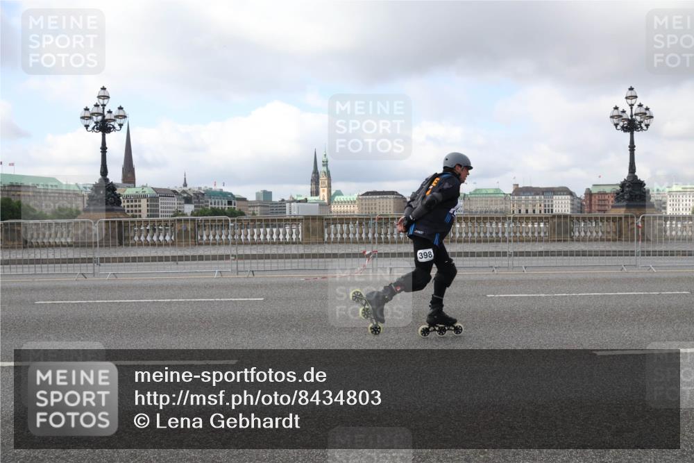 29.06.2025 - hella hamburg halbmarathon Lena Gebhardt http://msf.ph/oto/8434803 29.06.2025 09:01:28 Lombardsbrücke 398 meine-sportfotos.de