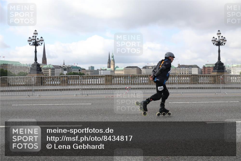 29.06.2025 - hella hamburg halbmarathon Lena Gebhardt http://msf.ph/oto/8434817 29.06.2025 09:01:28 Lombardsbrücke 398 meine-sportfotos.de