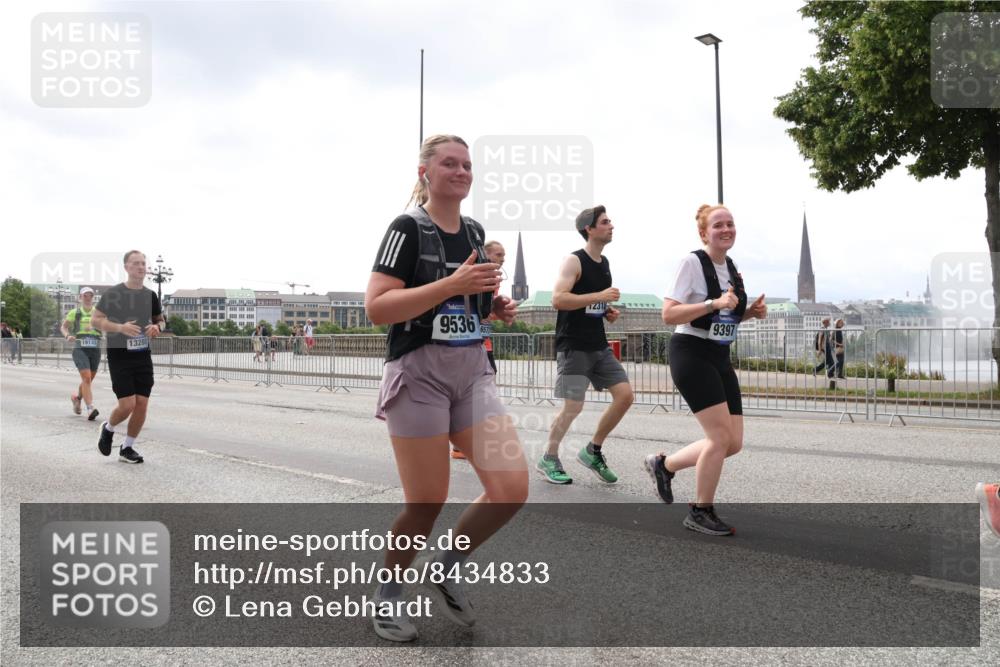 29.06.2025 - hella hamburg halbmarathon Lena Gebhardt http://msf.ph/oto/8434833 29.06.2025 10:44:50 Lombardsbrücke 19133, 13288, 9536, 12318, 9397, 1024, 1273, 1629, 1924, 2007, 2674, 2779, 3506, 3570, 4215, 4275, 4968, 5190, 5355, 5649, 6002, 6841, 6888, 7216, 7699, 7912, 8582, 8907, 9036, 9084, 9085, 9331, 9333, 9397, 9536, 10006, 10303, 10304, 10416, 10562, 10566, 10668, 10707, 11272, 11825, 12198, 12318, 12332, 12334, 12394, 12409, 13039, 13261, 13262, 13288, 13330, 13390, 14091, 14350, 14681, 14971, 18454, 18459 meine-sportfotos.de