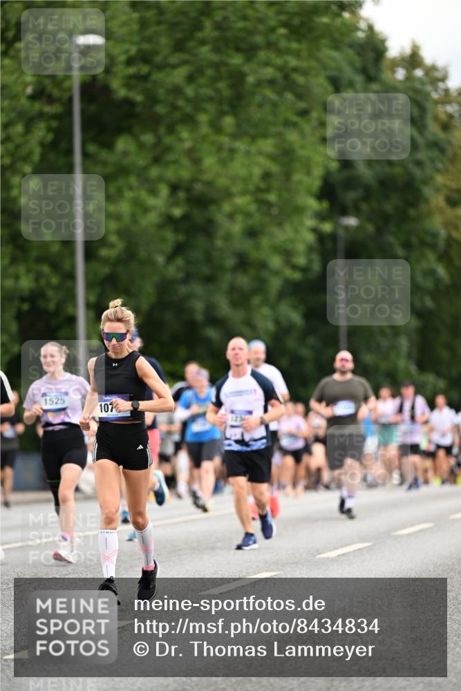 29.06.2025 - hella hamburg halbmarathon Dr. Thomas Lammeyer http://msf.ph/oto/8434834 29.06.2025 10:54:15 Kennedybrücke 1525, 1805, 2160, 2541, 2927, 2997, 3070, 4589, 5106, 5997, 6680, 6694, 6989, 7755, 8254, 9015, 9162, 9261, 10038, 10060, 10704, 11030 meine-sportfotos.de