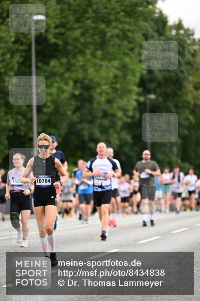 29.06.2025 - hella hamburg halbmarathon Dr. Thomas Lammeyer http://msf.ph/oto/8434838 29.06.2025 10:54:15 Kennedybrücke 1525, 1805, 2160, 2541, 2927, 2997, 3070, 4589, 5106, 5997, 6680, 6694, 6989, 7755, 8254, 9015, 9162, 9261, 10038, 10060, 10704, 11030 meine-sportfotos.de