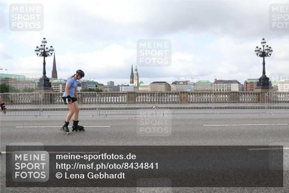29.06.2025 - hella hamburg halbmarathon Lena Gebhardt http://msf.ph/oto/8434841 29.06.2025 09:01:31 Lombardsbrücke  meine-sportfotos.de