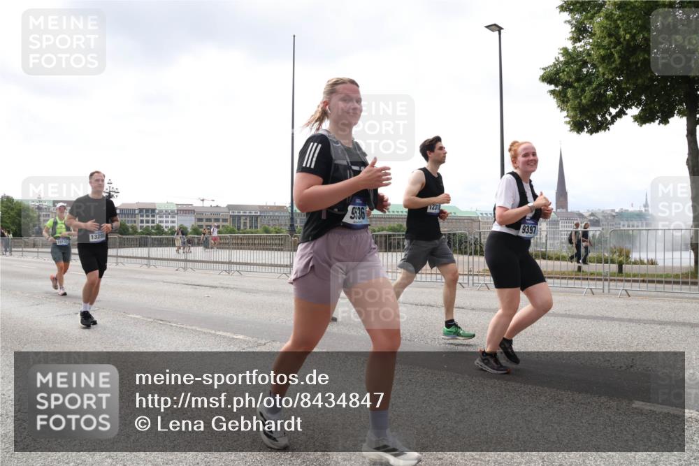 29.06.2025 - hella hamburg halbmarathon Lena Gebhardt http://msf.ph/oto/8434847 29.06.2025 10:44:50 Lombardsbrücke 19133, 13288, 5536, 12318, 9397, 1024, 1273, 1629, 1924, 2007, 2674, 2779, 3506, 3570, 4215, 4275, 4968, 5190, 5355, 5649, 6002, 6841, 6888, 7216, 7699, 7912, 8582, 8907, 9036, 9084, 9085, 9331, 9333, 9397, 9536, 10006, 10303, 10304, 10416, 10562, 10566, 10668, 10707, 11272, 11825, 12198, 12318, 12332, 12334, 12394, 12409, 13039, 13261, 13262, 13288, 13330, 13390, 14091, 14350, 14681, 14971, 18454, 18459 meine-sportfotos.de