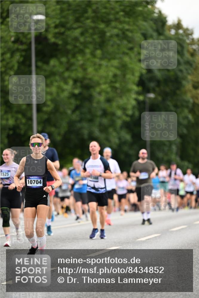 29.06.2025 - hella hamburg halbmarathon Dr. Thomas Lammeyer http://msf.ph/oto/8434852 29.06.2025 10:54:15 Kennedybrücke 1525, 1805, 2160, 2541, 2927, 2997, 3070, 4589, 5106, 5997, 6680, 6694, 6989, 7755, 8254, 9015, 9162, 9261, 10038, 10060, 10704, 11030 meine-sportfotos.de