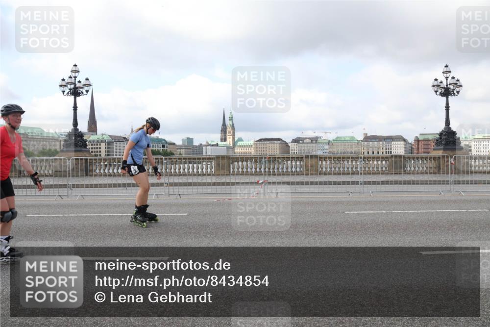 29.06.2025 - hella hamburg halbmarathon Lena Gebhardt http://msf.ph/oto/8434854 29.06.2025 09:01:31 Lombardsbrücke  meine-sportfotos.de
