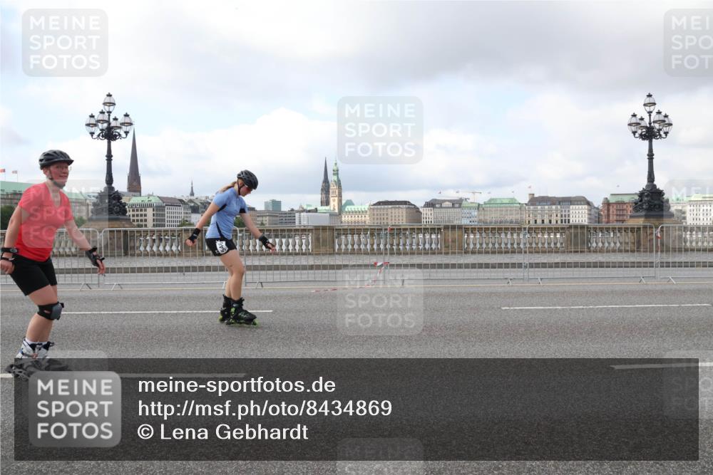 29.06.2025 - hella hamburg halbmarathon Lena Gebhardt http://msf.ph/oto/8434869 29.06.2025 09:01:31 Lombardsbrücke  meine-sportfotos.de