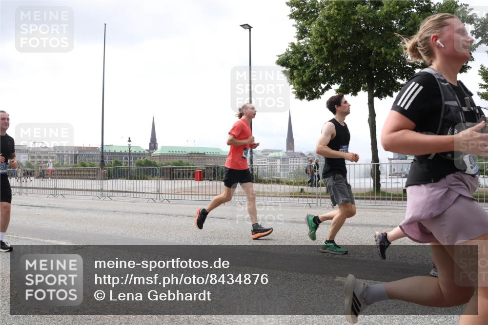 29.06.2025 - hella hamburg halbmarathon Lena Gebhardt http://msf.ph/oto/8434876 29.06.2025 10:44:51 Lombardsbrücke 1024, 1273, 1629, 1685, 1924, 2007, 2674, 2779, 3506, 3570, 4215, 4275, 4968, 5190, 5355, 5649, 6002, 6509, 6841, 6888, 7216, 7699, 7912, 8582, 8762, 8907, 9036, 9084, 9085, 9331, 9333, 9397, 9536, 10006, 10303, 10304, 10416, 10562, 10566, 10668, 10707, 11272, 11825, 12198, 12318, 12332, 12334, 12394, 12409, 13039, 13261, 13262, 13288, 13330, 13390, 14091, 14350, 14681, 14971, 18454, 18459 meine-sportfotos.de