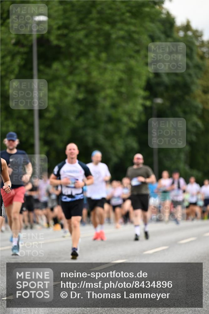 29.06.2025 - hella hamburg halbmarathon Dr. Thomas Lammeyer http://msf.ph/oto/8434896 29.06.2025 10:54:17 Kennedybrücke 1525, 1805, 2160, 2541, 2927, 2997, 3070, 3710, 4589, 5106, 5997, 6680, 6694, 6989, 7755, 8254, 9015, 9162, 9261, 9940, 10038, 10060, 10704, 11030, 11426 meine-sportfotos.de