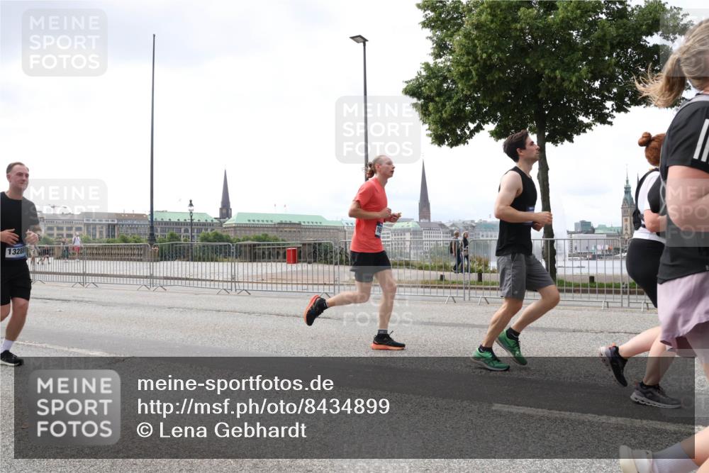 29.06.2025 - hella hamburg halbmarathon Lena Gebhardt http://msf.ph/oto/8434899 29.06.2025 10:44:51 Lombardsbrücke 13288, 1024, 1273, 1629, 1685, 1924, 2007, 2674, 2779, 3506, 3570, 4215, 4275, 4968, 5190, 5355, 5649, 6002, 6509, 6841, 6888, 7216, 7699, 7912, 8582, 8762, 8907, 9036, 9084, 9085, 9331, 9333, 9397, 9536, 10006, 10303, 10304, 10416, 10562, 10566, 10668, 10707, 11272, 11825, 12198, 12318, 12332, 12334, 12394, 12409, 13039, 13261, 13262, 13288, 13330, 13390, 14091, 14350, 14681, 14971, 18454, 18459 meine-sportfotos.de