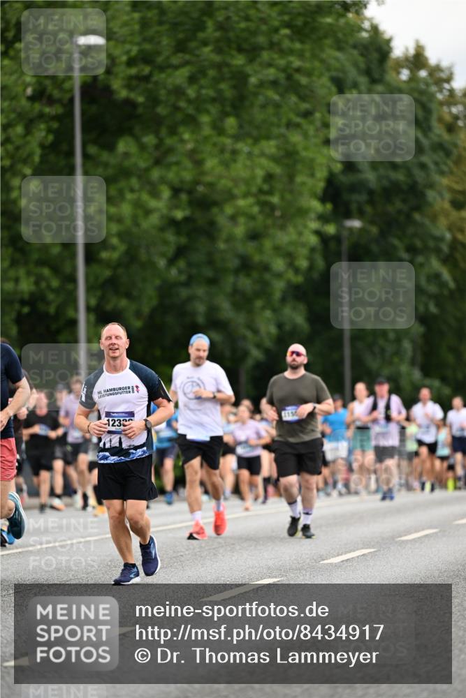 29.06.2025 - hella hamburg halbmarathon Dr. Thomas Lammeyer http://msf.ph/oto/8434917 29.06.2025 10:54:17 Kennedybrücke 1525, 1805, 2160, 2541, 2927, 2997, 3070, 3710, 4589, 5106, 5997, 6680, 6694, 6989, 7755, 8254, 9015, 9162, 9261, 9940, 10038, 10060, 10704, 11030, 11426 meine-sportfotos.de