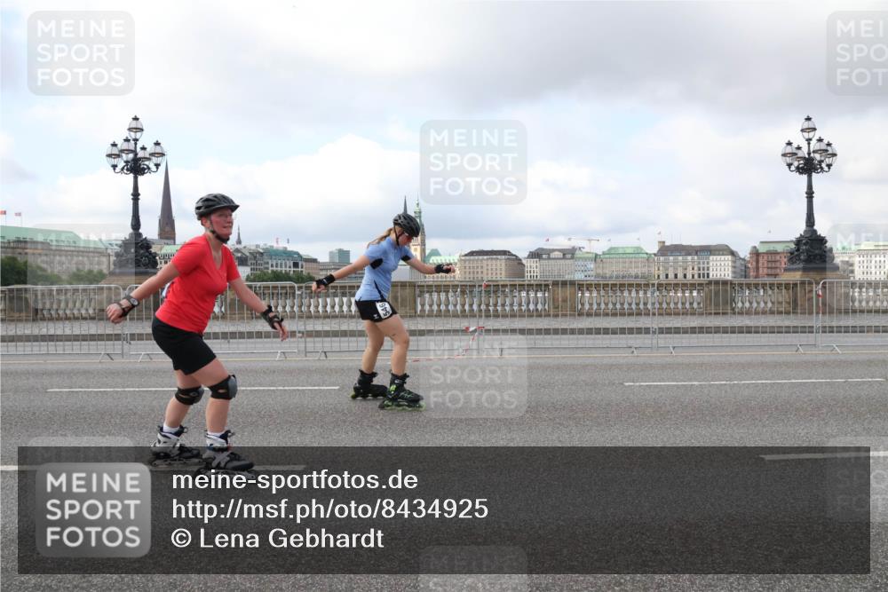 29.06.2025 - hella hamburg halbmarathon Lena Gebhardt http://msf.ph/oto/8434925 29.06.2025 09:01:31 Lombardsbrücke  meine-sportfotos.de