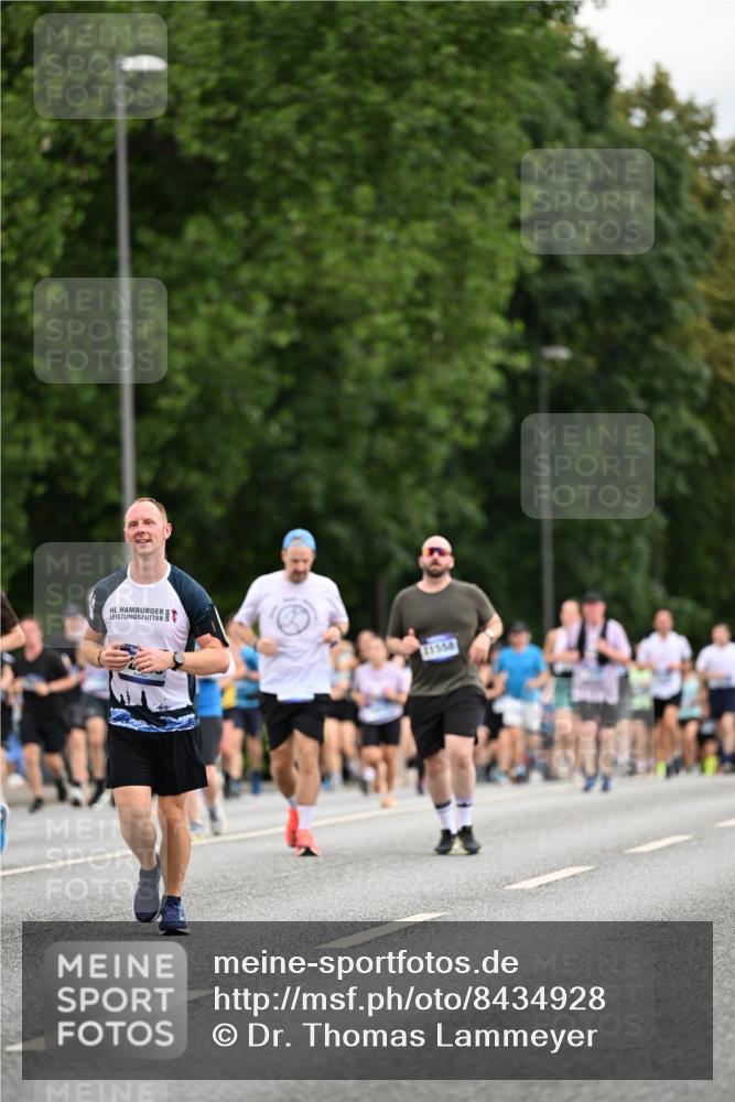 29.06.2025 - hella hamburg halbmarathon Dr. Thomas Lammeyer http://msf.ph/oto/8434928 29.06.2025 10:54:17 Kennedybrücke 1525, 1805, 2160, 2541, 2927, 2997, 3070, 3710, 4589, 5106, 5997, 6680, 6694, 6989, 7755, 8254, 9015, 9162, 9261, 9940, 10038, 10060, 10704, 11030, 11426 meine-sportfotos.de