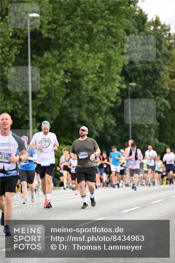 29.06.2025 - hella hamburg halbmarathon Dr. Thomas Lammeyer http://msf.ph/oto/8434963 29.06.2025 10:54:19 Kennedybrücke 1525, 1805, 2160, 2541, 2927, 3070, 3701, 3710, 4168, 4589, 5106, 5997, 6680, 6694, 6989, 7755, 8254, 9015, 9162, 9261, 9940, 10038, 10060, 10704, 11030, 11426 meine-sportfotos.de