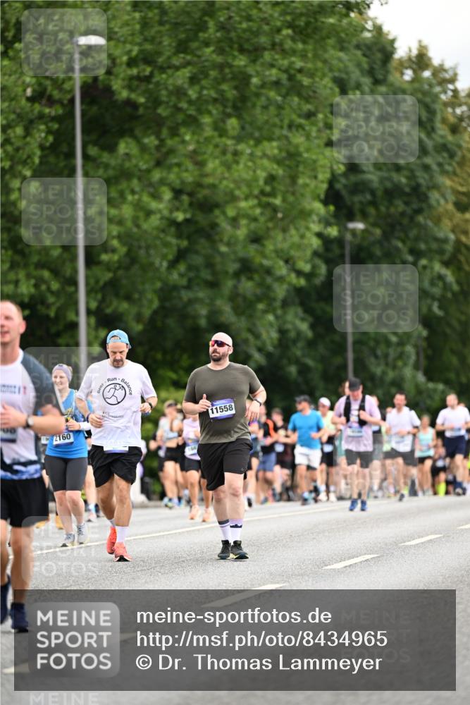 29.06.2025 - hella hamburg halbmarathon Dr. Thomas Lammeyer http://msf.ph/oto/8434965 29.06.2025 10:54:19 Kennedybrücke 1525, 1805, 2160, 2541, 2927, 3070, 3701, 3710, 4168, 4589, 5106, 5997, 6680, 6694, 6989, 7755, 8254, 9015, 9162, 9261, 9940, 10038, 10060, 10704, 11030, 11426 meine-sportfotos.de