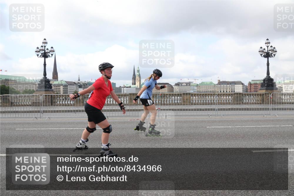 29.06.2025 - hella hamburg halbmarathon Lena Gebhardt http://msf.ph/oto/8434966 29.06.2025 09:01:32 Lombardsbrücke  meine-sportfotos.de