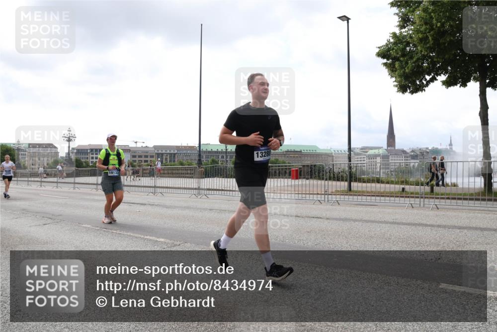 29.06.2025 - hella hamburg halbmarathon Lena Gebhardt http://msf.ph/oto/8434974 29.06.2025 10:44:52 Lombardsbrücke 19133, 13288, 1024, 1273, 1629, 1685, 1924, 2007, 2674, 2779, 3506, 3570, 4215, 4275, 4337, 4968, 5190, 5355, 5649, 6002, 6509, 6841, 6888, 7216, 7699, 7912, 8582, 8594, 8762, 8907, 9036, 9084, 9085, 9331, 9333, 9397, 9536, 10006, 10303, 10304, 10416, 10562, 10566, 10668, 10707, 11272, 12198, 12318, 12332, 12334, 12394, 12409, 13039, 13261, 13262, 13288, 13330, 13390, 14091, 14350, 14681, 14971, 18454, 18459 meine-sportfotos.de