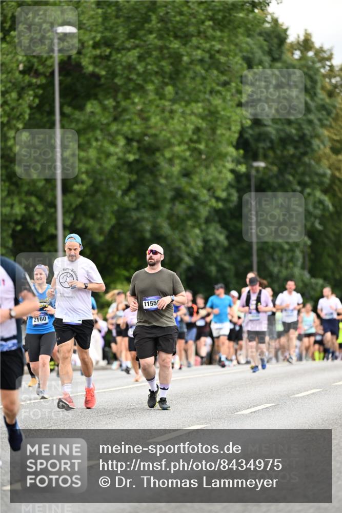 29.06.2025 - hella hamburg halbmarathon Dr. Thomas Lammeyer http://msf.ph/oto/8434975 29.06.2025 10:54:19 Kennedybrücke 1525, 1805, 2160, 2541, 2927, 3070, 3701, 3710, 4168, 4589, 5106, 5997, 6680, 6694, 6989, 7755, 8254, 9015, 9162, 9261, 9940, 10038, 10060, 10704, 11030, 11426 meine-sportfotos.de
