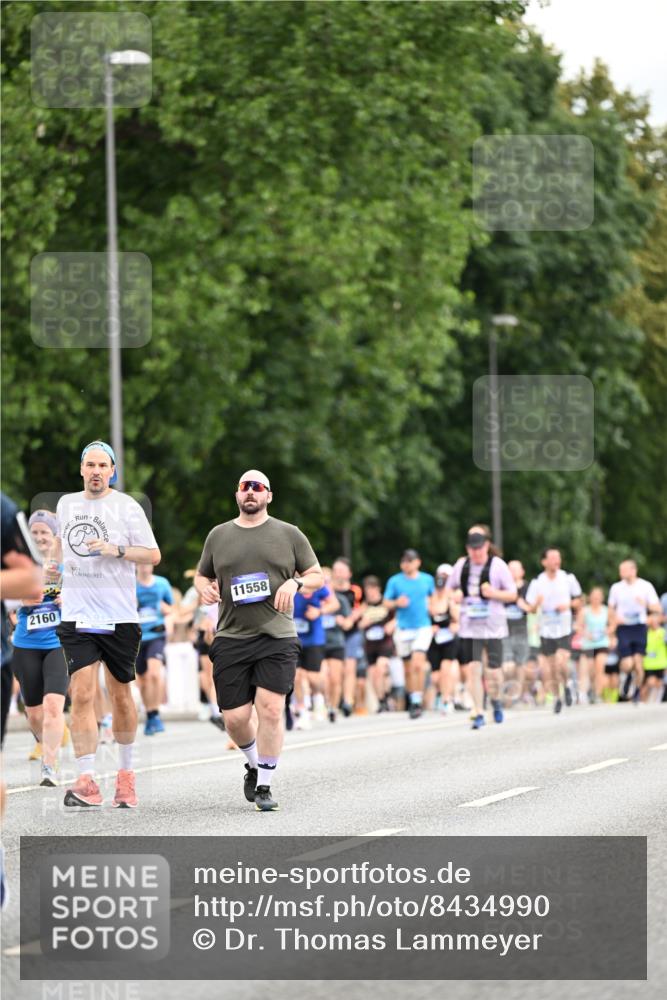 29.06.2025 - hella hamburg halbmarathon Dr. Thomas Lammeyer http://msf.ph/oto/8434990 29.06.2025 10:54:20 Kennedybrücke 1525, 1805, 2160, 2541, 2927, 3070, 3701, 3710, 4168, 4589, 5106, 5997, 6680, 6694, 6989, 7755, 8254, 9015, 9162, 9261, 9940, 10038, 10060, 10704, 11030, 11426 meine-sportfotos.de