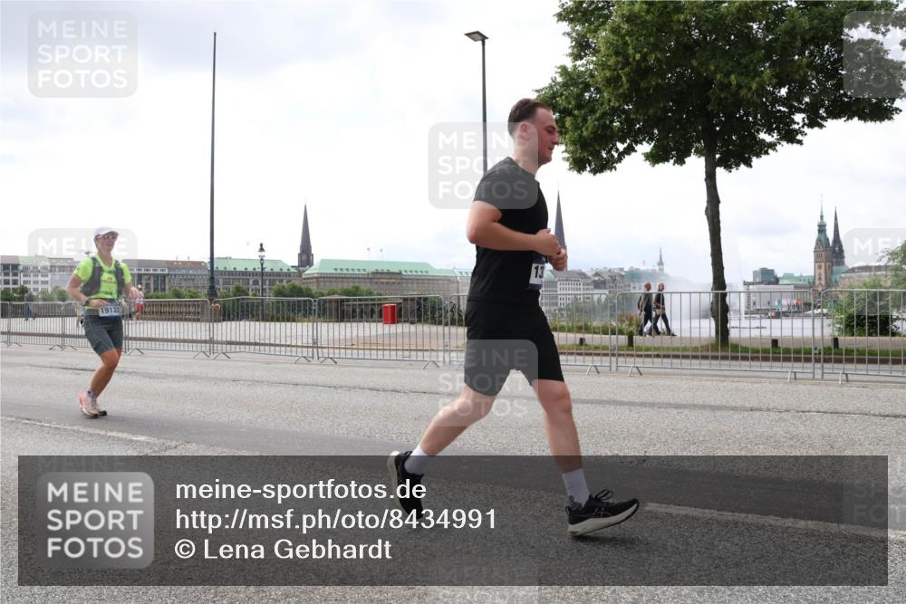 29.06.2025 - hella hamburg halbmarathon Lena Gebhardt http://msf.ph/oto/8434991 29.06.2025 10:44:52 Lombardsbrücke 19133, 1024, 1273, 1629, 1685, 1924, 2007, 2674, 2779, 3506, 3570, 4215, 4275, 4337, 4968, 5190, 5355, 5649, 6002, 6509, 6841, 6888, 7216, 7699, 7912, 8582, 8594, 8762, 8907, 9036, 9084, 9085, 9331, 9333, 9397, 9536, 10006, 10303, 10304, 10416, 10562, 10566, 10668, 10707, 11272, 12198, 12318, 12332, 12334, 12394, 12409, 13039, 13261, 13262, 13288, 13330, 13390, 14091, 14350, 14681, 14971, 18454, 18459 meine-sportfotos.de