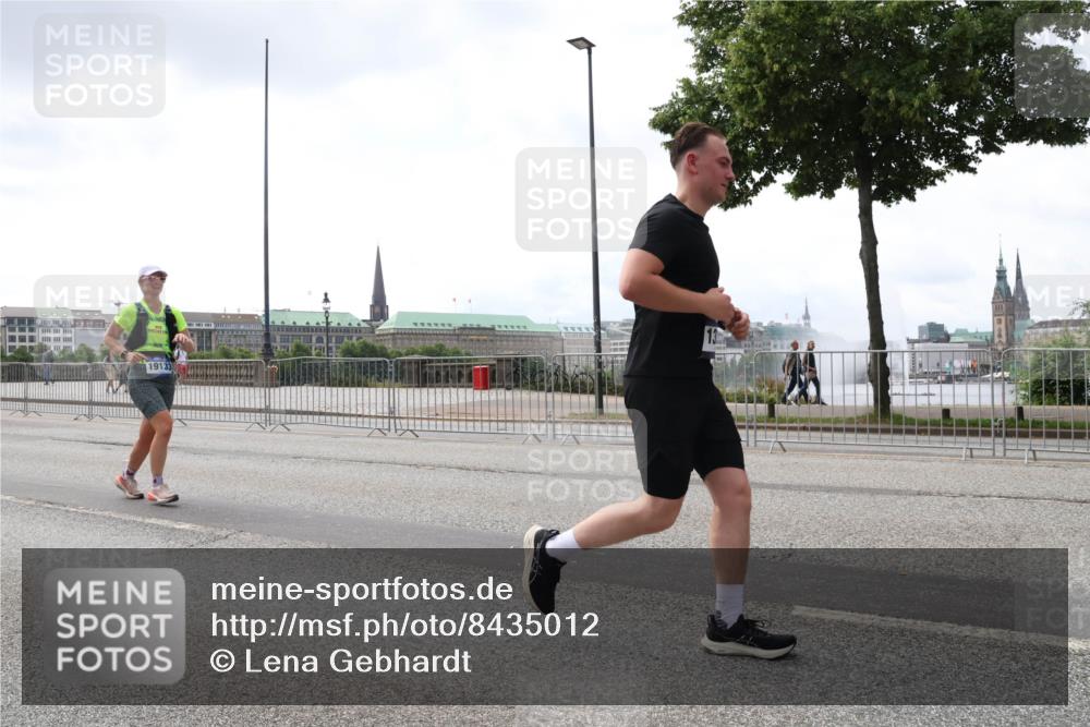 29.06.2025 - hella hamburg halbmarathon Lena Gebhardt http://msf.ph/oto/8435012 29.06.2025 10:44:52 Lombardsbrücke 19133, 1024, 1273, 1629, 1685, 1924, 2007, 2674, 2779, 3506, 3570, 4215, 4275, 4337, 4968, 5190, 5355, 5649, 6002, 6509, 6841, 6888, 7216, 7699, 7912, 8582, 8594, 8762, 8907, 9036, 9084, 9085, 9331, 9333, 9397, 9536, 10006, 10303, 10304, 10416, 10562, 10566, 10668, 10707, 11272, 12198, 12318, 12332, 12334, 12394, 12409, 13039, 13261, 13262, 13288, 13330, 13390, 14091, 14350, 14681, 14971, 18454, 18459 meine-sportfotos.de