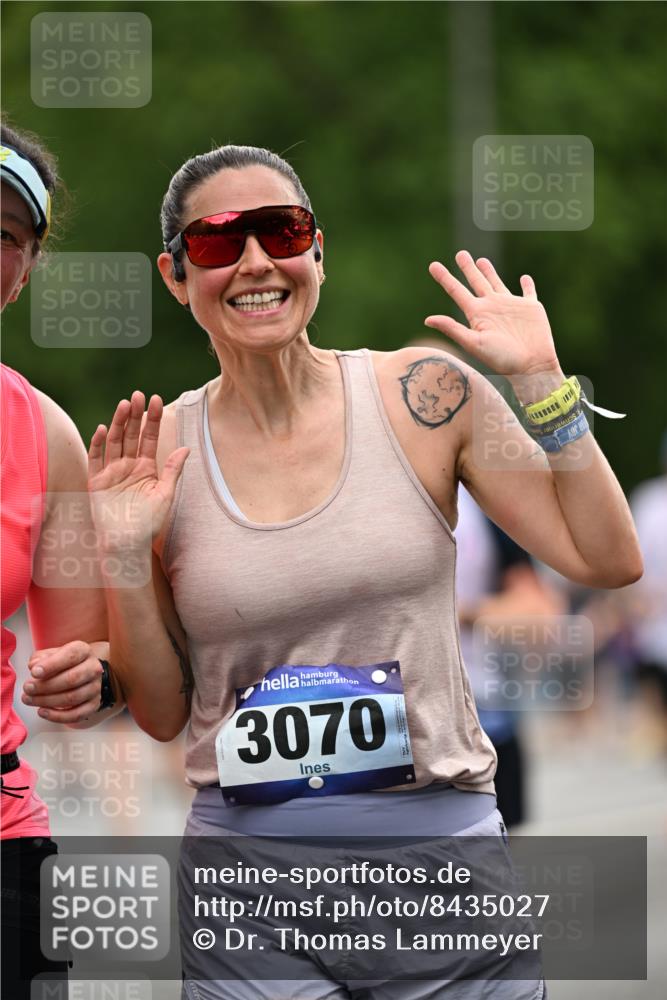29.06.2025 - hella hamburg halbmarathon Dr. Thomas Lammeyer http://msf.ph/oto/8435027 29.06.2025 10:54:22 Kennedybrücke 1525, 2160, 2541, 2927, 3070, 3680, 3701, 3710, 4168, 4589, 5106, 5997, 6680, 6694, 6989, 7721, 7722, 7755, 8254, 9015, 9261, 9940, 10038, 10060, 10704, 11030, 11426 meine-sportfotos.de