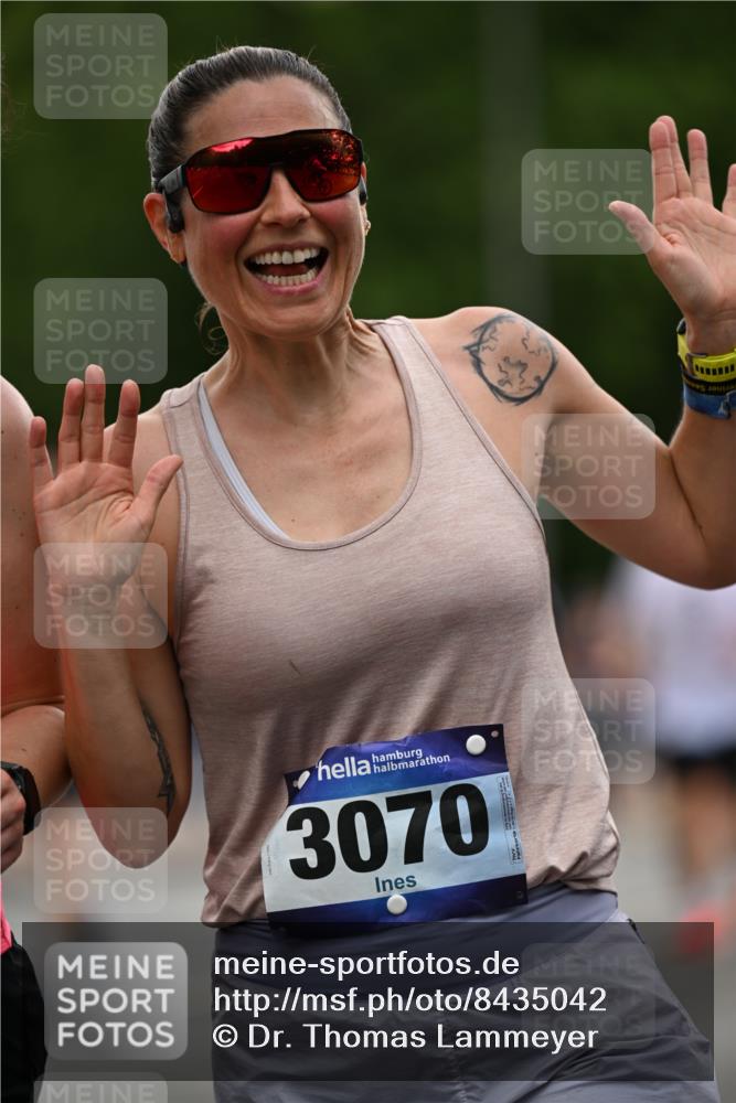 29.06.2025 - hella hamburg halbmarathon Dr. Thomas Lammeyer http://msf.ph/oto/8435042 29.06.2025 10:54:22 Kennedybrücke 1525, 2160, 2541, 2927, 3070, 3680, 3701, 3710, 4168, 4589, 5106, 5997, 6680, 6694, 6989, 7721, 7722, 7755, 8254, 9015, 9261, 9940, 10038, 10060, 10704, 11030, 11426 meine-sportfotos.de