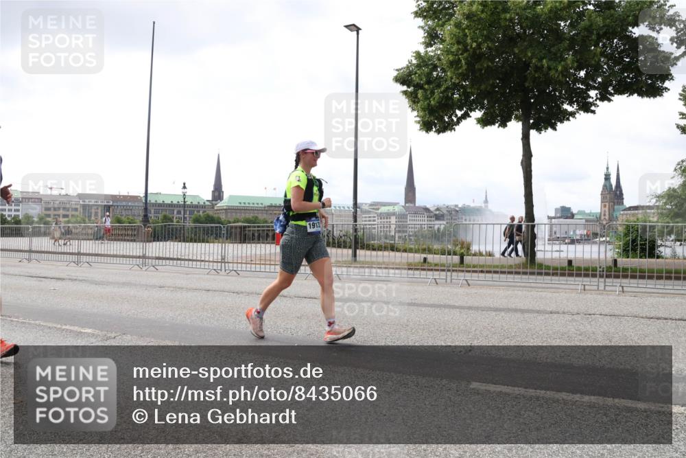 29.06.2025 - hella hamburg halbmarathon Lena Gebhardt http://msf.ph/oto/8435066 29.06.2025 10:44:53 Lombardsbrücke 1913, 1024, 1273, 1629, 1685, 1924, 2007, 2674, 2779, 3506, 3570, 4215, 4275, 4337, 4968, 5190, 5355, 5649, 6002, 6509, 6841, 6888, 7216, 7699, 7912, 8582, 8594, 8762, 8907, 9036, 9084, 9085, 9331, 9333, 9397, 9536, 10006, 10303, 10304, 10416, 10562, 10566, 10668, 10707, 11272, 12198, 12318, 12332, 12334, 12394, 12409, 13039, 13261, 13262, 13288, 13330, 14350, 14681, 14971, 18454, 18459 meine-sportfotos.de