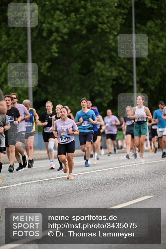 29.06.2025 - hella hamburg halbmarathon Dr. Thomas Lammeyer http://msf.ph/oto/8435075 29.06.2025 10:54:26 Kennedybrücke 1525, 2160, 2927, 3070, 3680, 3701, 3710, 4168, 4589, 5997, 6680, 6694, 6989, 7721, 7722, 7755, 8254, 8299, 9261, 9940, 10060, 10704, 11030, 11426 meine-sportfotos.de